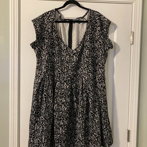 Modcloth - Never Let You Go Fit and Flare Dress 4x NWT - Picture 5 of 7